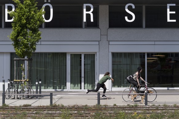 ARCHIVBILD ZUM ENTSCHEID DER EU-KOMMISSION ZUR BOERSENAEQUIVALENZ MIT DER SCHWEIZ, AM DONNERSTAG, 21. DEZEMBER 2017 - Die &quot;Neue Boerse Zuerich-West&quot; des SIX-Hauptsitzes an der Pfingstweidstr ...