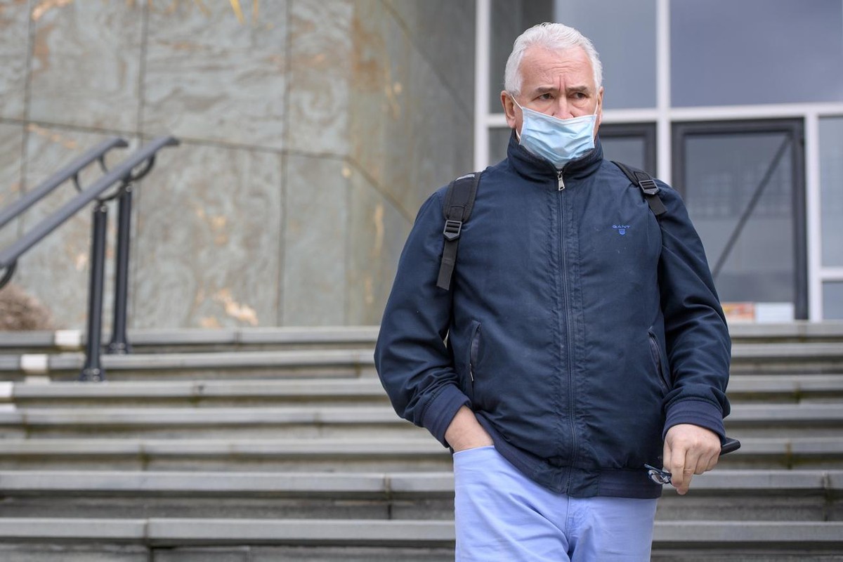 Le patissier Philippe Guignard quitte le tribunal pour la pause de midi lors de son proces en appel au siege du tribunal cantonal vaudois ce jeudi 4 mars 2021 au Palais de justice de l'Hermitage  ...