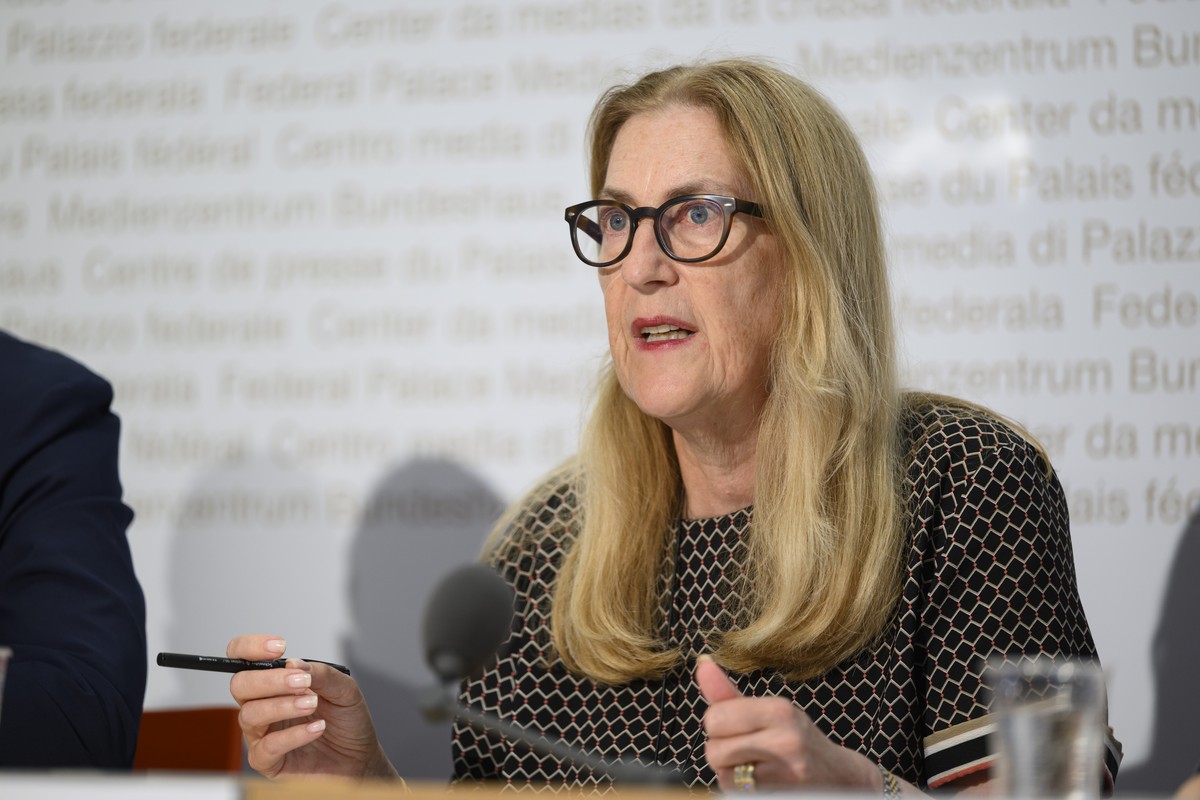 Helene Budliger Artieda, Staatssekretaerin und Direktorin des SECO, spricht anlaesslich der Medienkonferenz des Staatssekretariats fuer Wirtschaft (Seco) zum 22. Bericht des Observatoriums zum Freizue ...