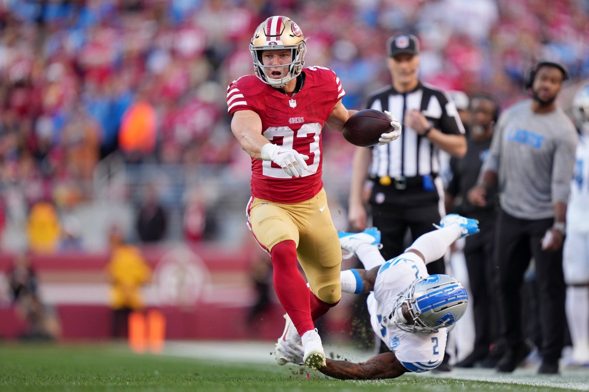 NFL, American Football Herren, USA NFC Championship-Detroit Lions at San Francisco 49ers Jan 28, 2024 Santa Clara, California, USA San Francisco 49ers running back Christian McCaffrey 23 runs with the ...