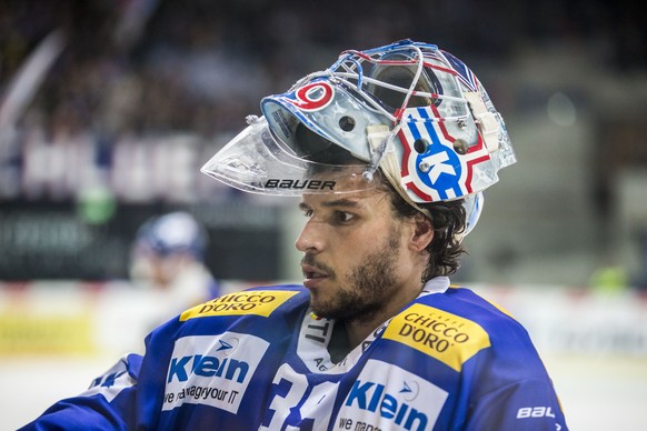 EHC Kloten Torhueter Luca Boltshauser waehrend dem Eishockey-Meisterschaftsspiel der National League zwischen dem EHC Kloten und dem HC Fribourg-Gotteron am Freitag, 27. Oktober 2017, in Kloten. (KEYS ...