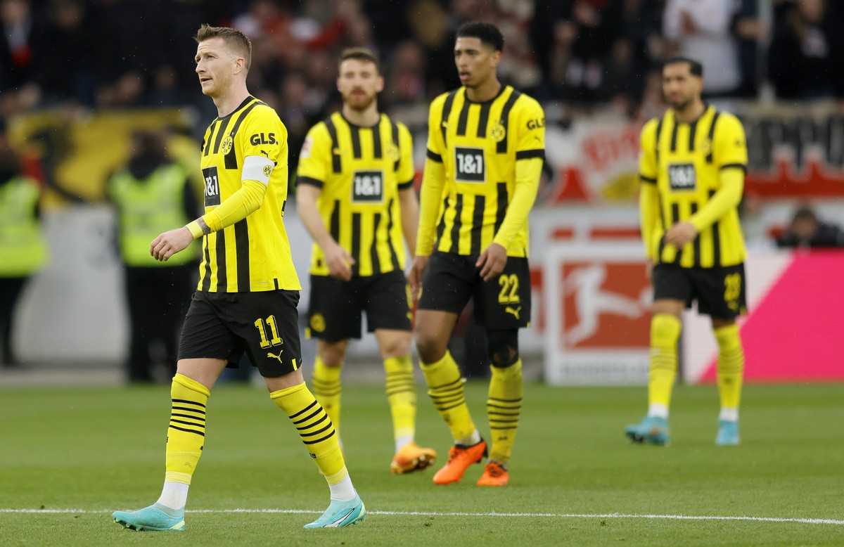 epa10573969 Dortmund's Marco Reus reacts after the German Bundesliga soccer match between VfB Stuttgart and Borussia Dortmund in Stuttgart, Germany, 15 April 2023. EPA/RONALD WITTEK CONDITIONS -  ...