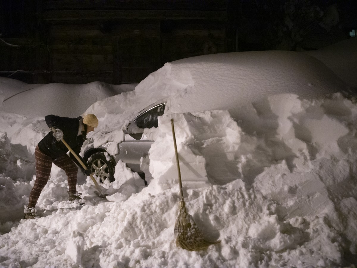 Schnee entfernen: So bekommen Sie Ihr zugeschneites Auto flott