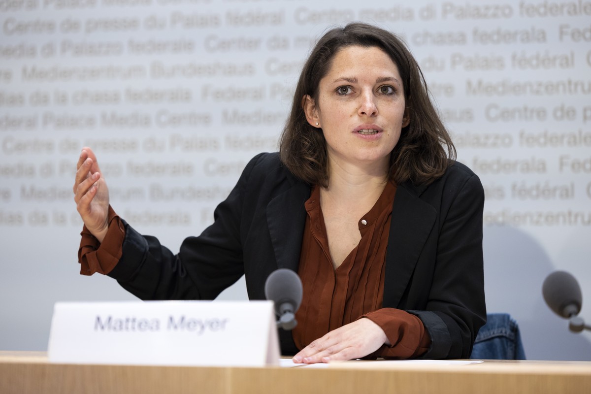 Mattea Meyer, Co-Praesidentin SP Schweiz, spricht waehrend einer Medienkonferenz zur Lancierung der Volksinitiative "Nationalbankgewinne fuer eine starke AHV (SNB-Initiative)", am Dienstag,  ...