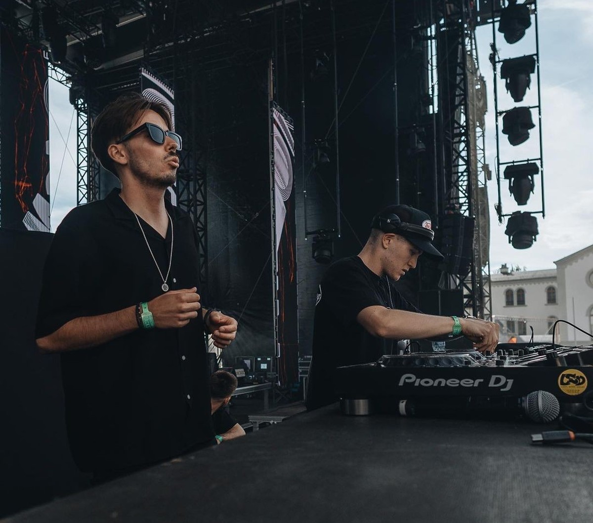 Notting, le duo de DJs jurassien, se produira au fameux Delta Festival, à Marseille, dimanche 27 août 2023.