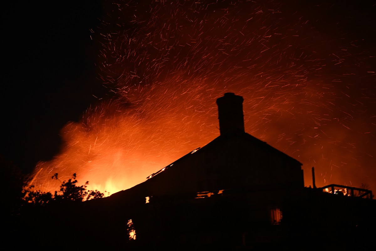 epaselect epa13310407 Smoke and embers rise from a house fire during the Norte Fire near San Clemente, California, USA, 16 October 2026. The wind-driven wildfire spread across parts of Orange County,  ...