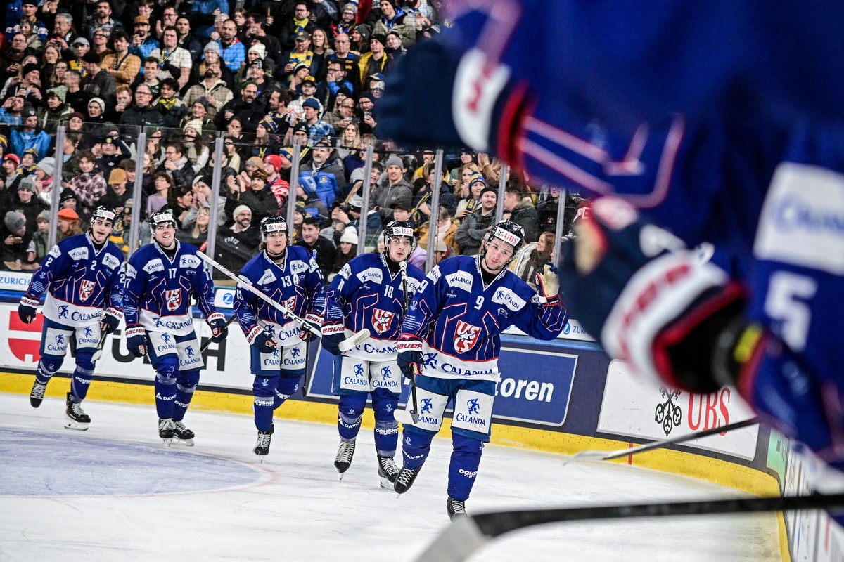 epa12619049 Selects' Jack Musa celebrates after scoring a goal during the Spengler Cup finals ice hockey match between US Collegiate Selects and HC Davos, in Davos, Switzerland, 31 December 2025. ...