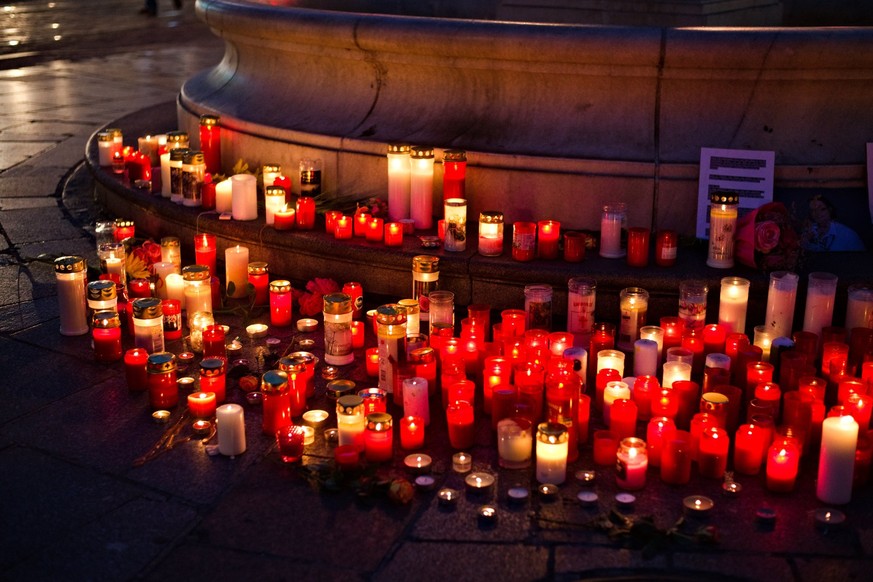 In vielen Städten in Österreich wurde mit Kerzen der verstorbenen Ärztin gedacht. So auch in Linz.