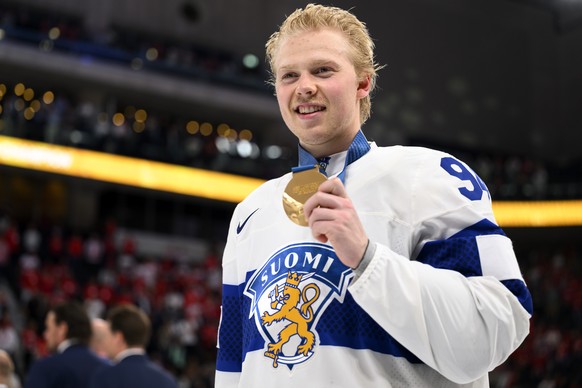 Finland's Konsta Helenius celebrates with the gold medal during the 2026 IIHF Men's Ice Hockey World Championship gold medal game between Switzerland and Finland, at the Swiss Life Arena ice ...
