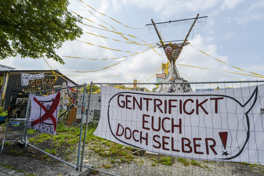 Besetztes Labitzke-Areal in Zuerich am Donnerstag, 31. Juli 2014. Das Labitzke-Areal ruestet sich für den letzten Kampf. Mehrmals konnten die Besetzer und Mieter der frueheren Industriebauten in Altst ...