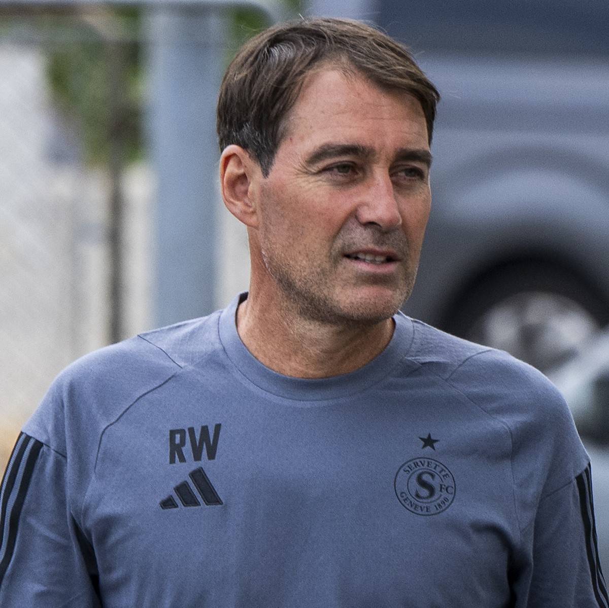 Le nouveau entraineur du Servette FC Rene Weiler, arrive pour la reprise de l'entrainement du Servette FC, ce jeudi 22 juin 2023 au centre d'entrainement du Servette FC de Balexert. (KEYSTON ...