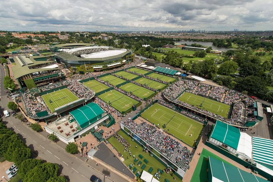 epa05394104 An aerial view of the grounds on the first day of the Wimbledon Championships at the All England Lawn Tennis Club, in London, Britain, 27 June 2016. EPA/BOB MARTIN EDITORIAL USE ONLY/NO CO ...
