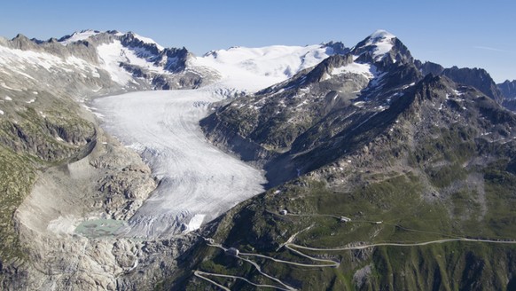 Der Klimawandel lässt nicht nur den Rhonegletscher schmilzen. Die Gletscher-Initiative will deshalb die Treibhausgasemissionen der Schweiz bis 2050 auf Null senken. (Archivbild)