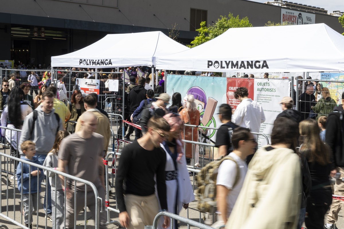 Des visiteurs dans la file d'attente pour entrer lors du festival Polymanga ce samedi, 19 avril 2025 sur le site de Beaulieu a Lausanne. Le festival Polymanga, la grand-messe de la pop culture, f ...