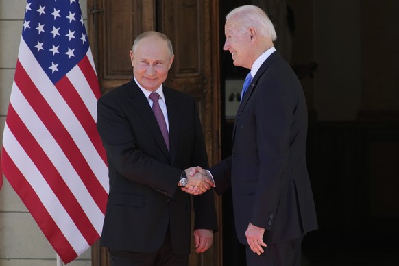 epa09275809 US President Joe Biden (R) and Russian President Vladimir Putin (L) shake hands during the US-Russia summit at the Villa La Grange, in Geneva, Switzerland, 16 June 2021. EPA/ALEXANDER ZEML ...
