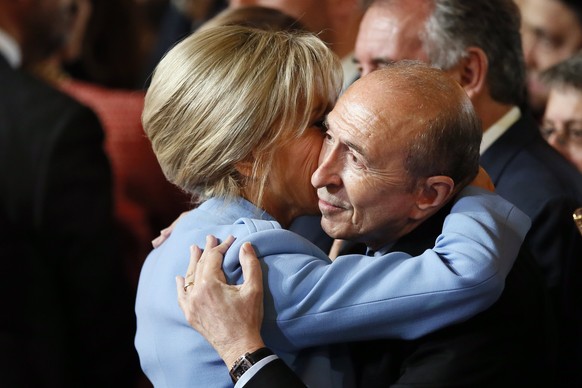 epa05963492 New French President Emmanuel Macron&#039;s wife Brigitte Trogneux (L) greets Lyon mayor Gerard Collomb (R) during her husband&#039;s inauguration at the Elysee Palace in Paris, 14 May 201 ...