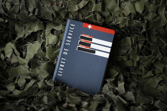 Ein Dienstbuch der Schweizer Armee fotografiert am Mittwoch, 6. Mai 2026 in Bern. Die Schweizer Armee und der Zivilschutz werden ab dem 1. Juni 2026 das physische Dienstbuechlein durch digitale Loesun ...