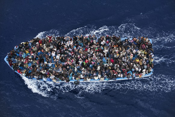 Mittelmeer, Februar 2015, Eritreische Flüchtlinge auf dem Weg nach Europa.