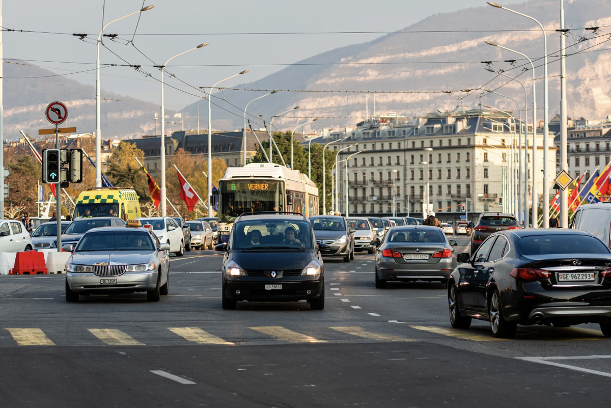In Genf darf ein Teil der Autos ab Mittwoch nicht mehr die Stadt befahren.