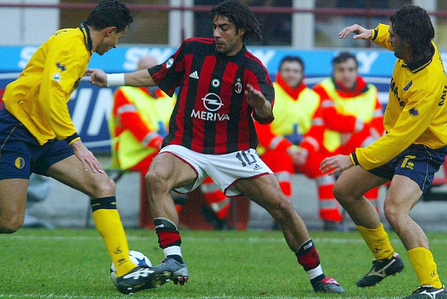 Portuguese midfielder Manuel Rui Costa (C) of AC Milan is challenged by two unidentified players of Modena during their Italian Serie A soccer match in Milan' San Siro-Giuseppe Meazza stadium, Su ...