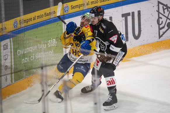 From left, Davos&#039; player Kristian Pospisil and Lugano&#039;s player Alessandro Chiesa, during the preliminary round game of National League 2021/22 between HC Lugano against HC Davos at the ice s ...