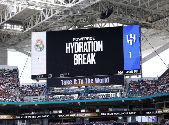 Miami Gardens, USA, 18th June 2025. The scoreboard announces the Hydration break during the Real Madrid vs Al Hilal FIFA Club World Cup match at Hard Rock Stadium, Miami Gardens. Picture credit should ...