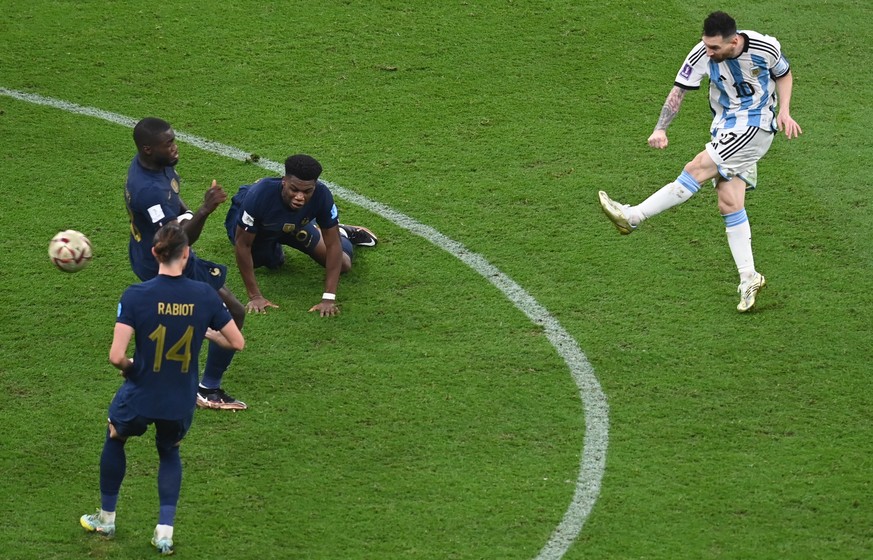 epa10372616 Lionel Messi of Argentina takes a shot on goal during the FIFA World Cup 2022 Final between Argentina and France at Lusail stadium, Lusail, Qatar, 18 December 2022. EPA/Georgi Licovski