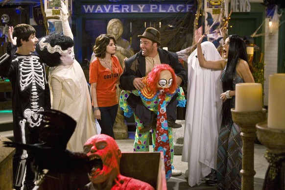 die zauberer vom waverly place
Alex, harper, jerry, theresa and justin halloween