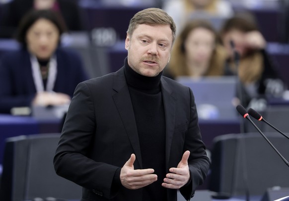 epa11889929 Martin Schirdewan, The Left group in the European Parliament - GUE/NGL Germany, speaks during a debate on &#039;Commission Work Programme 2025&#039; at the European Parliament in Strasbour ...