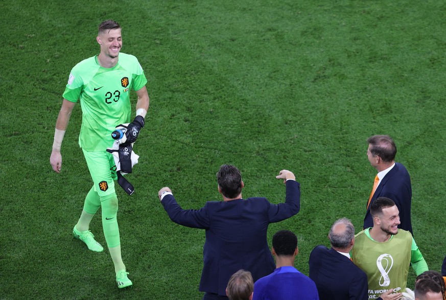 epa10318736 Goalkeeper Andries Noppert of the Netherlands reacts after the FIFA World Cup 2022 group A soccer match between Senegal and the Netherlands at Al Thumama Stadium in Doha, Qatar, 21 Novembe ...