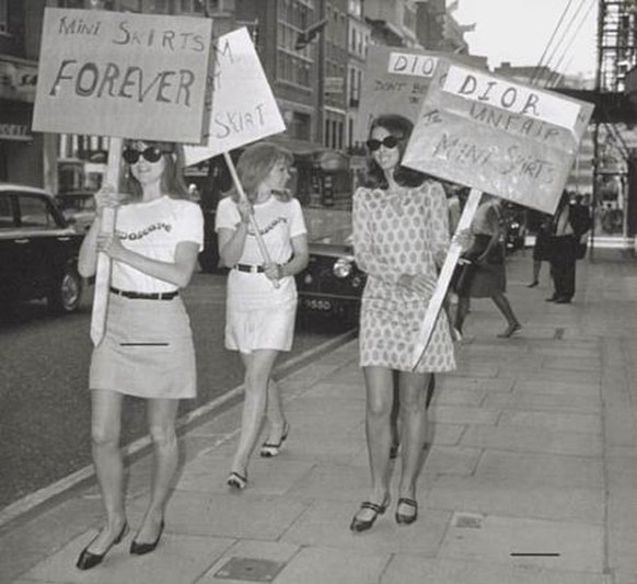 In den USA wurde der Minirock zur Demo-Uniform feministischer Proteste.