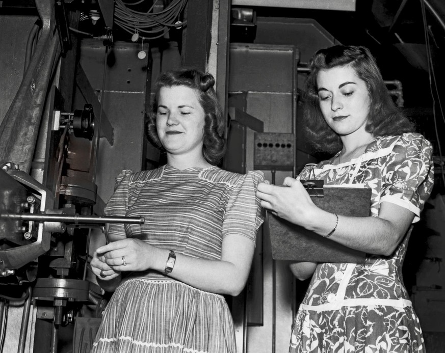 Women Adequately Filling Posts In NACA Laboratory
NASA ID: LRC-1943-B701_P-33030
Women Adequately Filling Posts in NACA Laboratory: Nearly 200 women are employed at the Langley Laboratory of the Natio ...