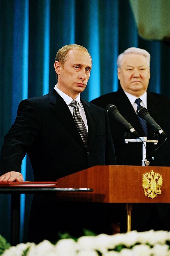 Putin legt seinen Amtseid ab, 7. Mai 2000. 
https://commons.wikimedia.org/w/index.php?curid=5071614