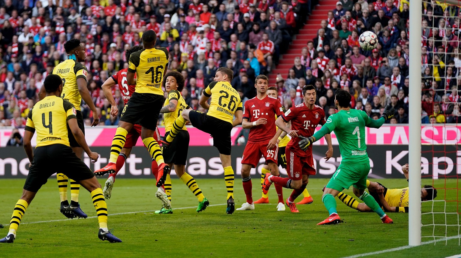 epa07488932 Bayern&#039;s Mats Hummels (3-L) scores the 1-0 during the German Bundesliga soccer match between FC Bayern Munich and Borussia Dortmund in Munich, Germany, 06 April 2019. EPA/RONALD WITTE ...