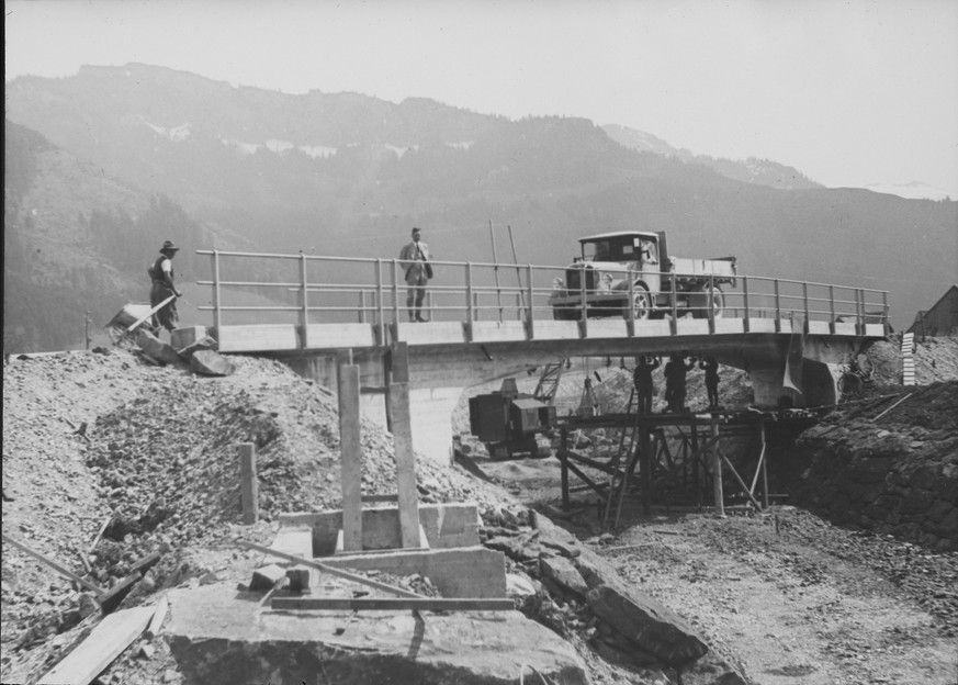 Mai 1937: Einsiedeln, neue Minsterbrücke.<br data-editable="remove">