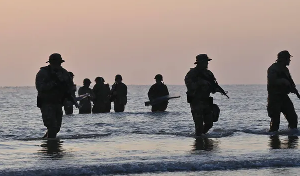 Soldaten bei der Ankunft an der Küste: US-Präsident Trump erwägt, Bodentruppen im Iran einzusetzen. (Archivbild)