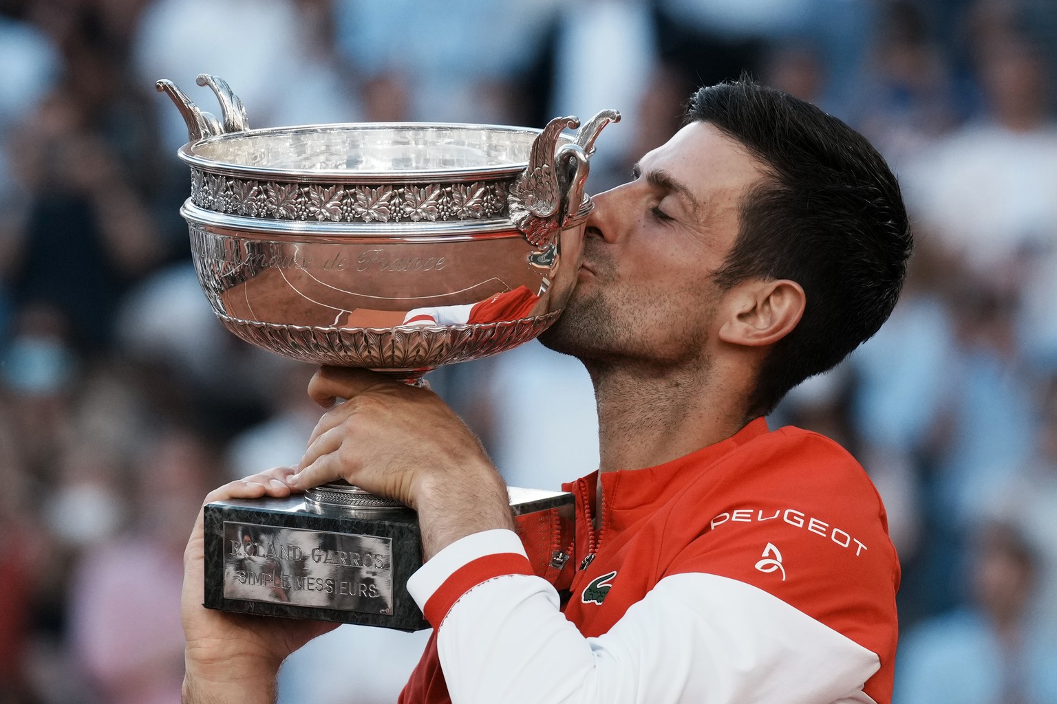 Djokovic darf zum zweiten Mal die «Coupe des Mousquetaires» küssen.