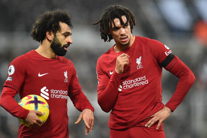 epa10475763 Mohamed Salah (L) and Trent Alexander-Arnold (R) of Liverpool in action against Newcastle during the English Premier League soccer match between Newcastle United and Liverpool FC in Newcas ...