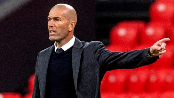 epa09205115 Real Madrid&#039;s head coach Zinedine Zidane reacts during the Spanish LaLiga soccer match between Athletic Bilbao and Real Madrid held at San Mames stadium in Bilbao, northern Spain, 16  ...