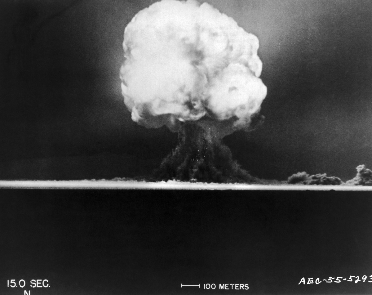 Los Alamos, New Mexico, July 16, 1945 The Trinity fireball, 15 seconds after the detonation of the first atomic bomb, rises into the air above the desert. PUBLICATIONxINxGERxSUIxAUTxHUNxONLY �xUnderwo ...