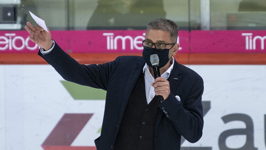 SCB CEO Marc Luethi spricht zu den Zuschauern im National League zwischen dem SC Bern und dem EHC Biel, am Freitag, 23. Oktober 2020, in der PostFinance Arena in Bern. (KEYSTONE/Peter Schneider)