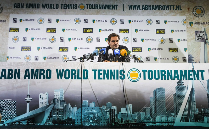 epa06519075 Roger Federer (R) speaks during a press conference on the first day of the ABN AMRO World Tennis Tournament in Rotterdam, the Netherlands, 12 February 2018. EPA/KOEN SUYK