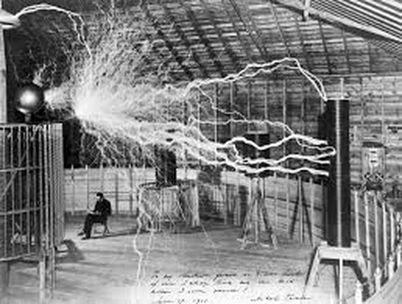 Nikola Tesla verblüffte die Welt mit seinen Selbstversuchen.