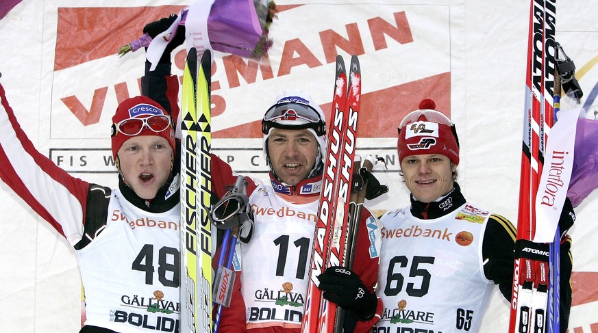 GAELLIVARE, SWEDEN - NOVEMBER 18: (FRANCE OUT) (L-R) Tore Ruud Hofstad of Norway, second place, Ole Einar Bjoerndalen of Norway, first place, and Franz Goering of Germany, third place, celebrate on th ...