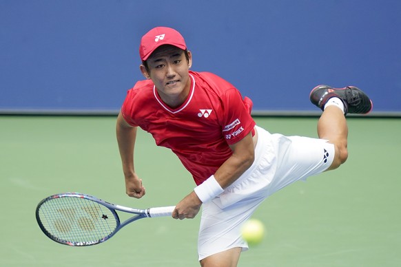 Yoshihito Nishioka, of Japan, serves to Andy Murray, fo Great Britain, during the first round of the US Open tennis championships, Tuesday, Sept. 1, 2020, in New York. (AP Photo/Seth Wenig)