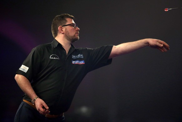 England's James Wade in action against Scotland's Gary Anderson in the quarterfinal of the PDC World Championship darts match in London, Friday Jan. 1, 2016. (Steve Paston/PA via AP) UNITED ...