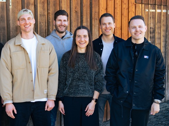 <p>Hinter «Dom Sweden» stecken fünf Personen, die eng befreundet sind (von links nach rechts): Dominic, Mike, Rahel, David und Claude.</p>