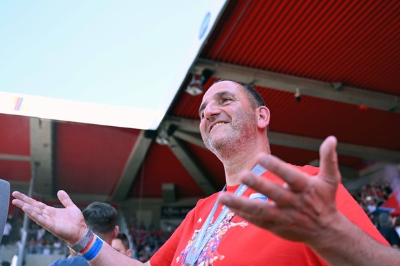 29.05.2023, Heidenheim, Germany, Voith Arena, Aufstiegsfeier, 2 Liga Meisterschaft 1.FC Heidenheim , Trainer Frank Schmidt 1.FC Heidenheim 1846 gestikuliert, gestik Foto H. Langer, H. Langer Heidenhei ...
