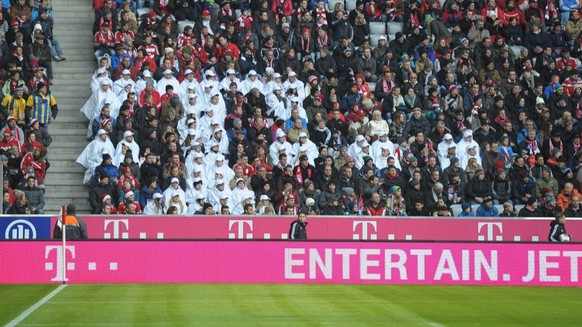 Die berühmtesten Gratis-Ticket-Gewinner Deutschlands: Fans im Telekom-T bei Bayern-Heimspielen.