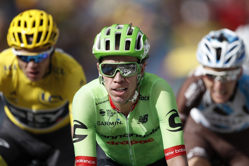 epa06096949 (L-R) Team Sky rider Christopher Froome of Great Britain, Cannondale Drapac Professional Cycling Team rider Rigoberto Uran of Colombia and AG2R La Mondiale team rider Romain Bardet of Fran ...